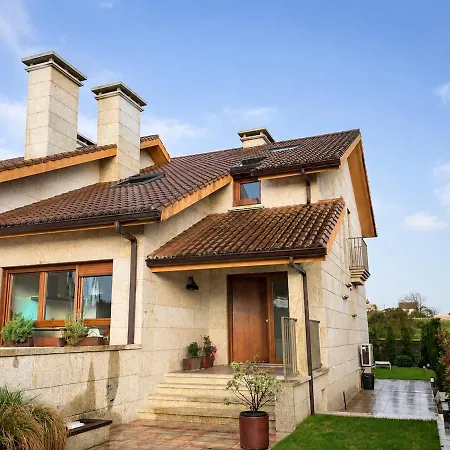 Casa A Pedreira, Con Jardin Y Garaje * Камбадос